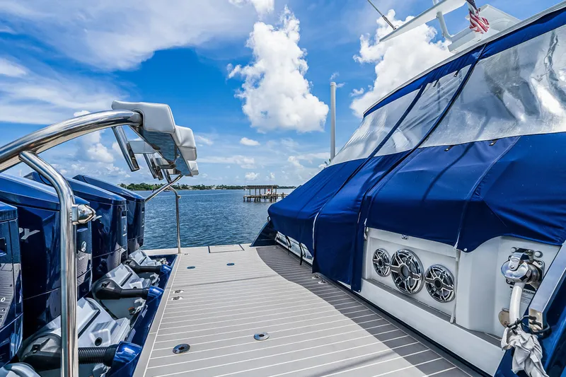 Pivot Yacht Photos Pics 