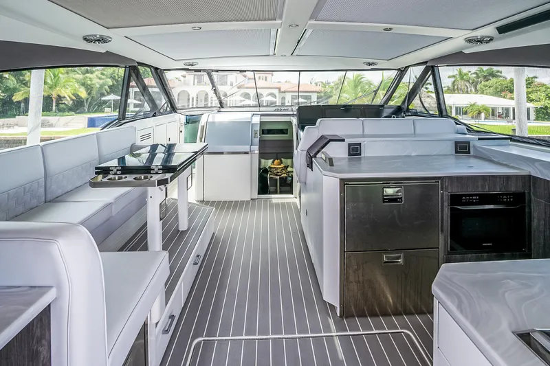 Pivot Yacht Photos Pics 