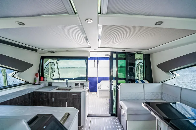 Pivot Yacht Photos Pics 