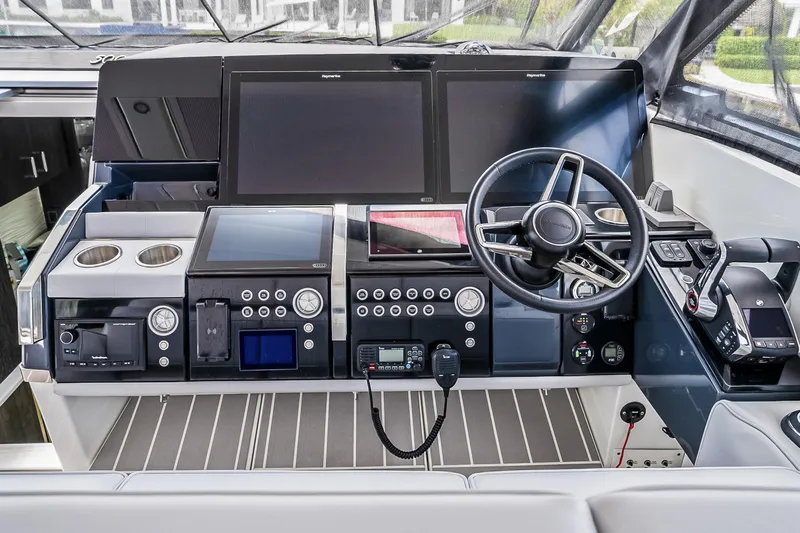 Pivot Yacht Photos Pics 