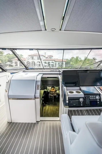 Pivot Yacht Photos Pics 