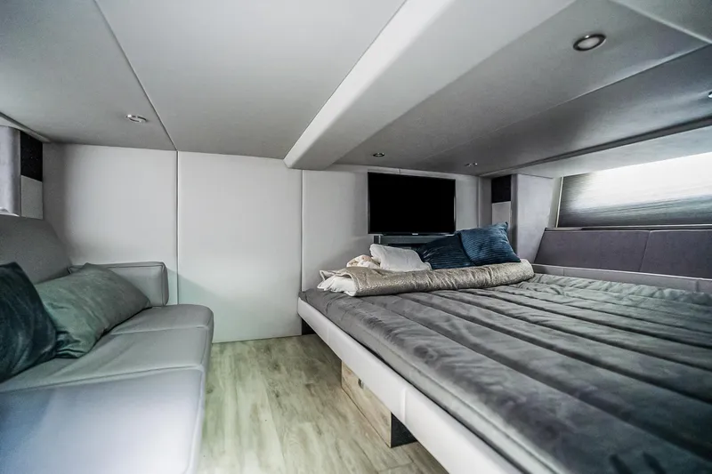 Pivot Yacht Photos Pics 