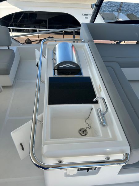 2020 Aquila 44 Yacht