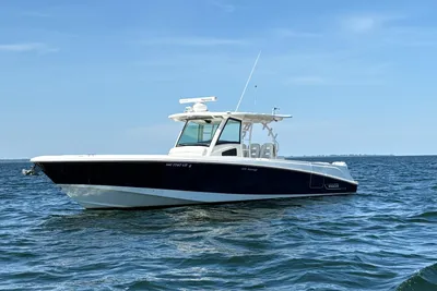 Boston Whaler 370 Outrage