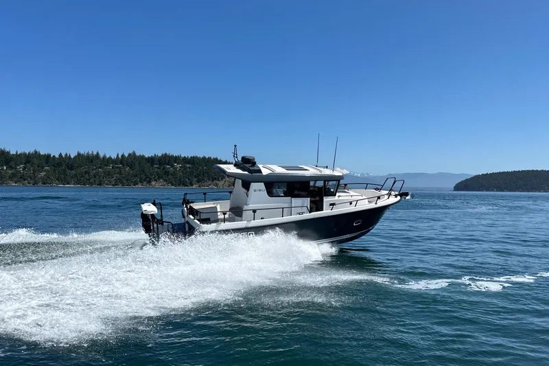 Sisu Yacht Photos Pics 2020 Sargo 31 boat cruising on a sunny day in open water.