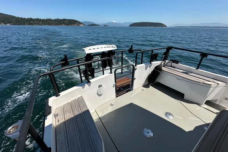 Sisu Yacht Photos Pics Sargo 31 boat 2020 model cruising on open water with scenic island views.