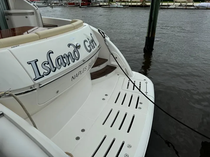 Island Girl Yacht Photos Pics Stern View