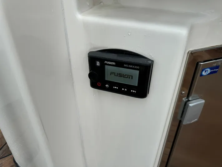 Island Girl Yacht Photos Pics Portside Stereo Control