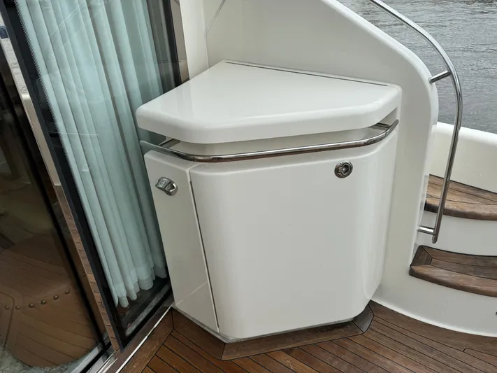 Island Girl Yacht Photos Pics Starboard Side Wing