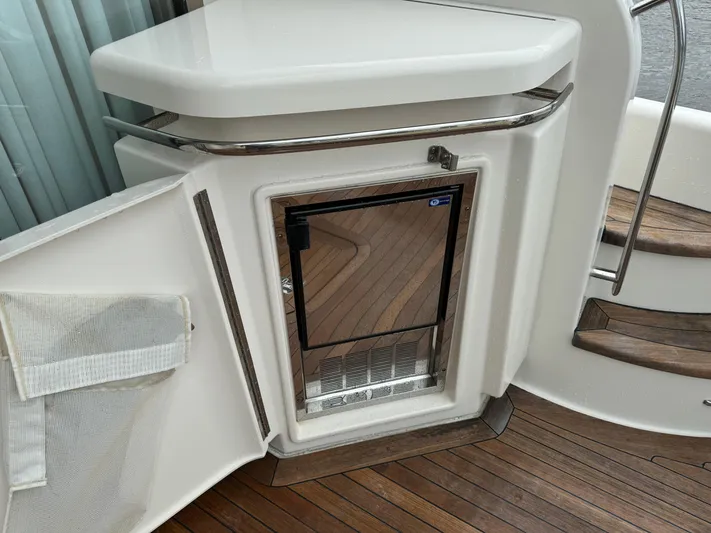 Island Girl Yacht Photos Pics Starboard Side Ice Maker