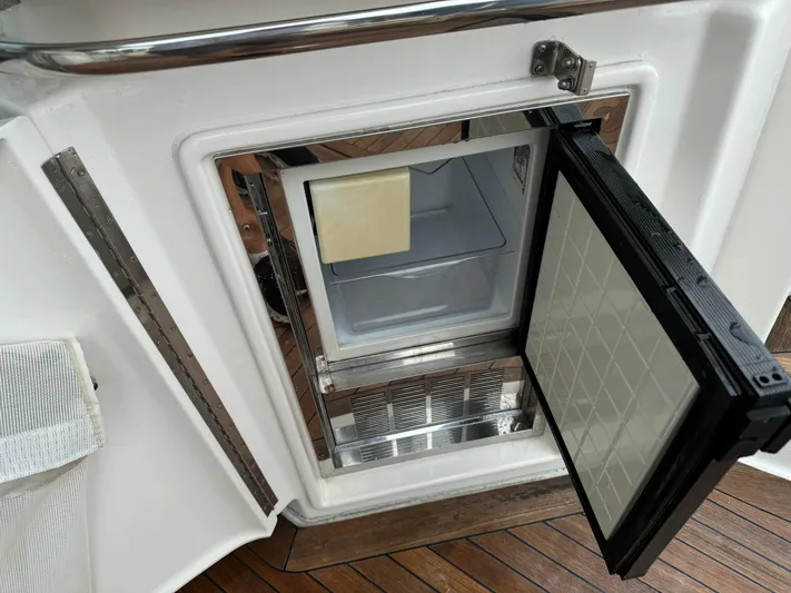 Island Girl Yacht Photos Pics Ice Maker