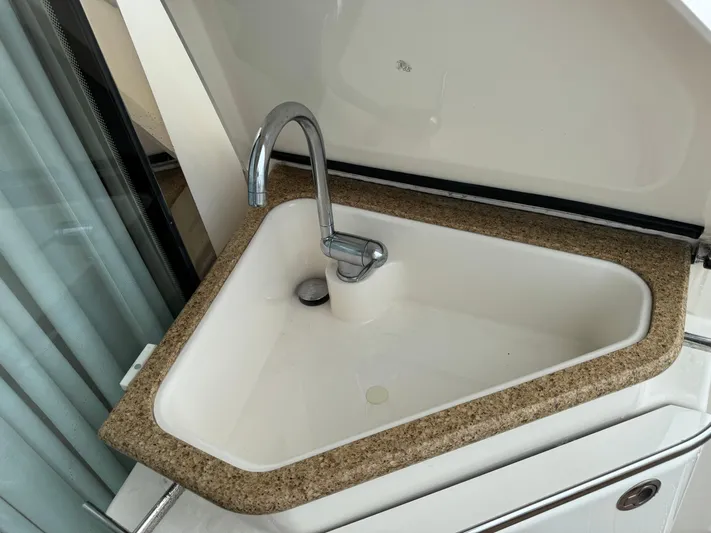 Island Girl Yacht Photos Pics Portside Sink