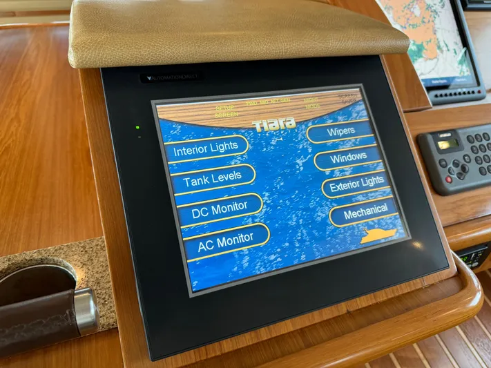 Island Girl Yacht Photos Pics Helm Control