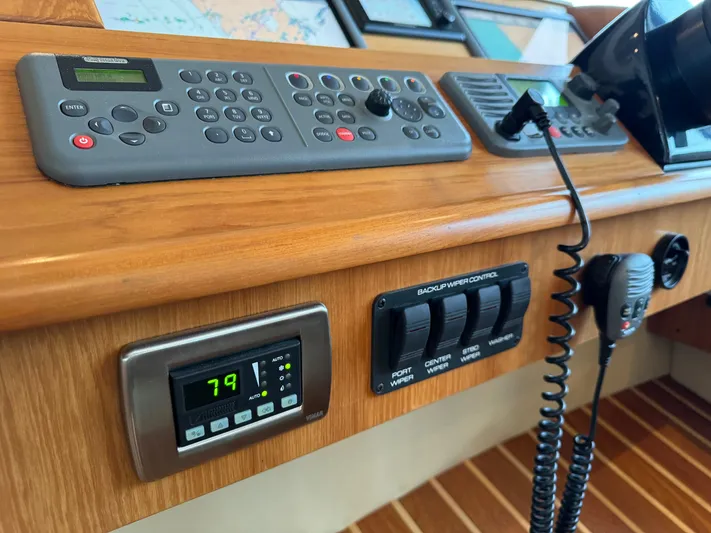 Island Girl Yacht Photos Pics Helm Control