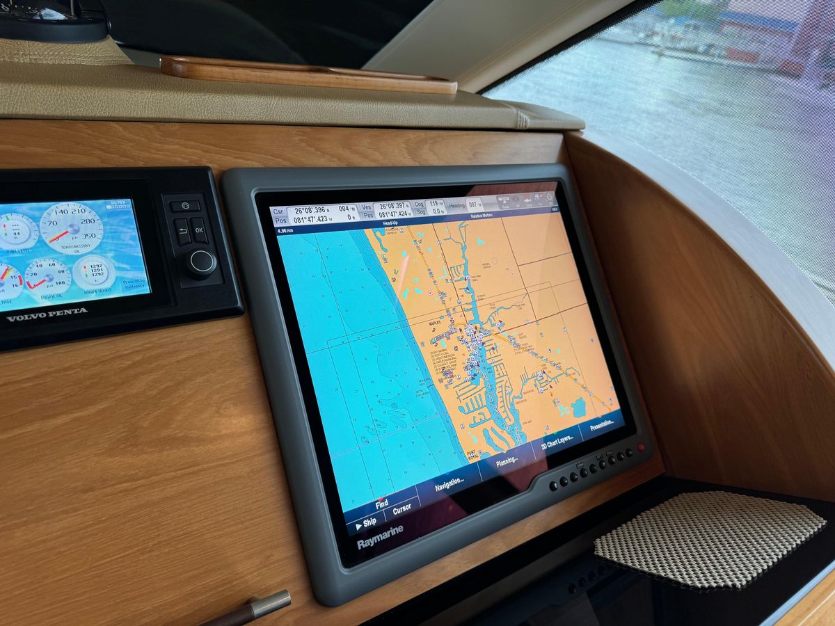 2010 Tiara Yachts 58 