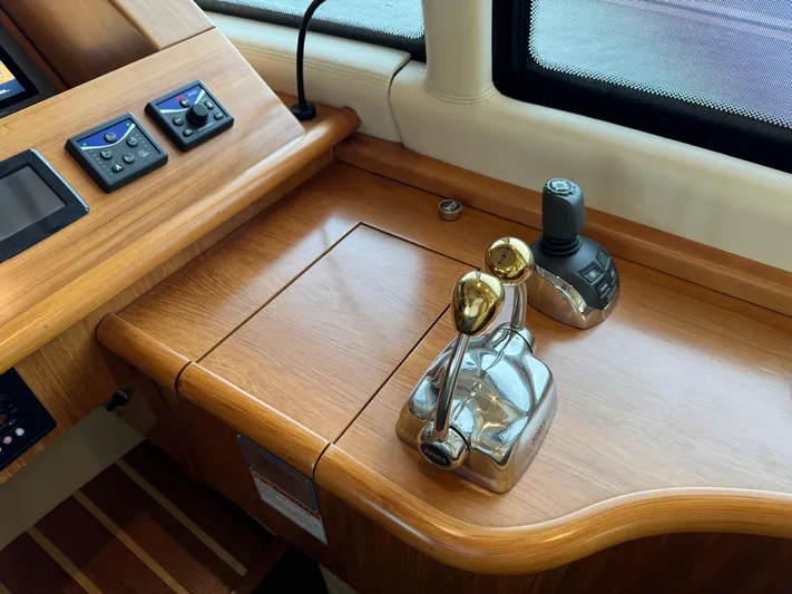 Island Girl Yacht Photos Pics Joystick/throttles