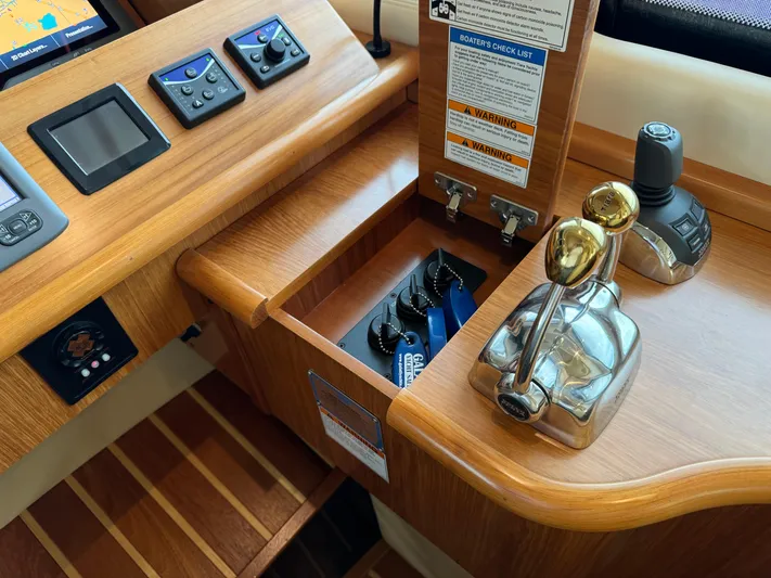 Island Girl Yacht Photos Pics Engine ignitions