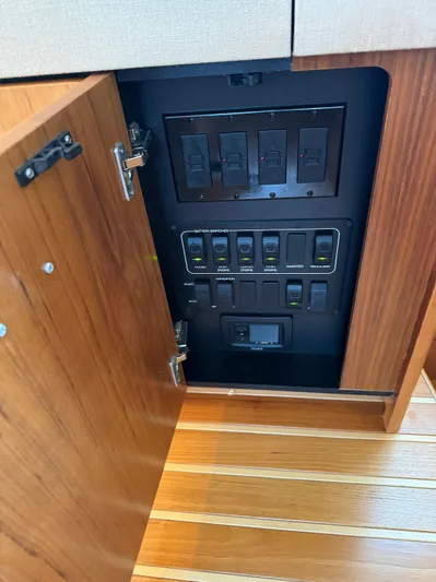 Island Girl Yacht Photos Pics Battery Switches