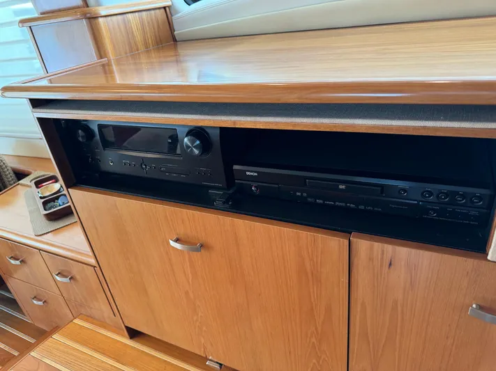 Island Girl Yacht Photos Pics Stereo Controls