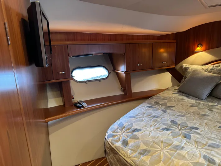 Island Girl Yacht Photos Pics Forward Stateroom