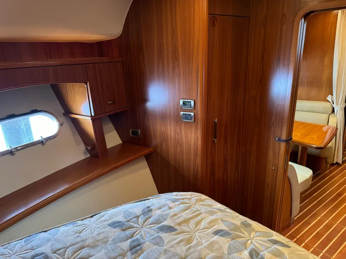 Island Girl Yacht Photos Pics Forward Stateroom