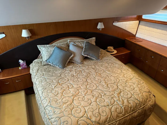 Island Girl Yacht Photos Pics Master Stateroom