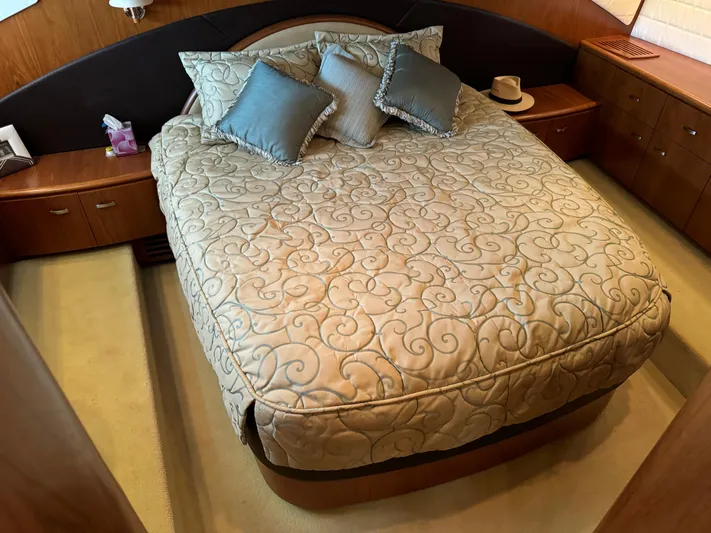 Island Girl Yacht Photos Pics Master Stateroom