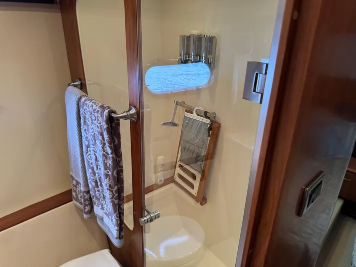 Island Girl Yacht Photos Pics Master Head