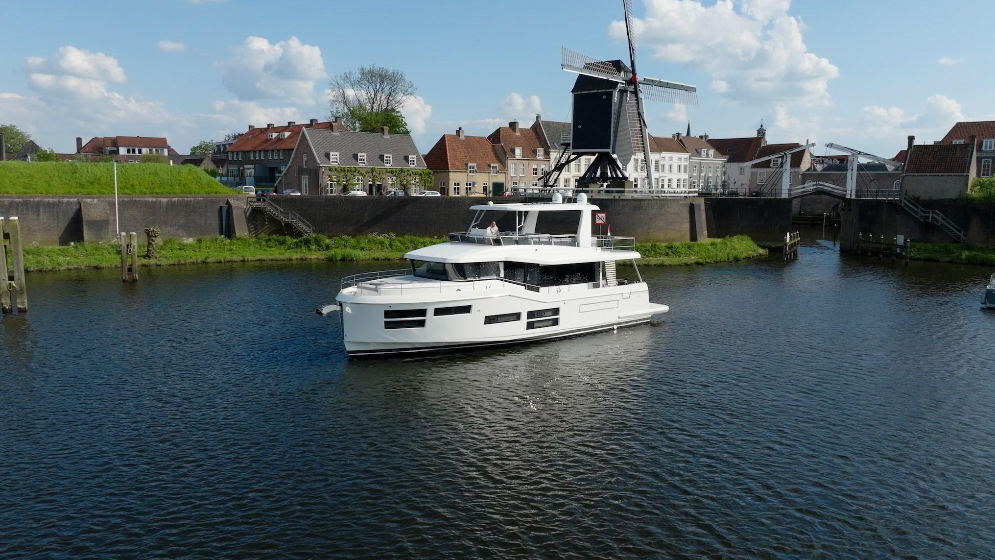 2024 Beneteau Grand Trawler 62