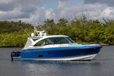 Yacht