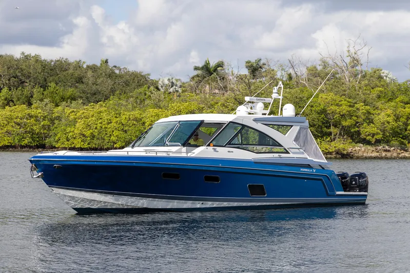 Andrea Christine Yacht Photos Pics 2019 Formula 430 Super Sport Crossover boat on a calm lake.