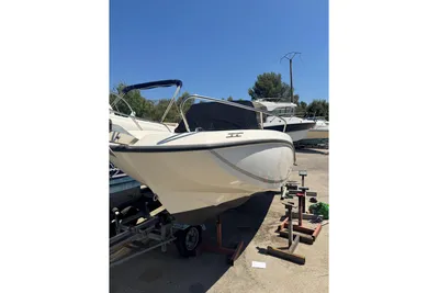 2019 Quicksilver Activ 605 Sundeck