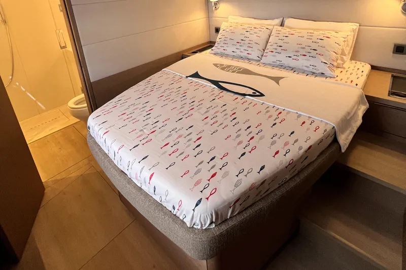 Ns03445 Yacht Photos Pics Luxurious bedroom in 2022 Lagoon SIXTY 7 yacht with fish-themed bedding.