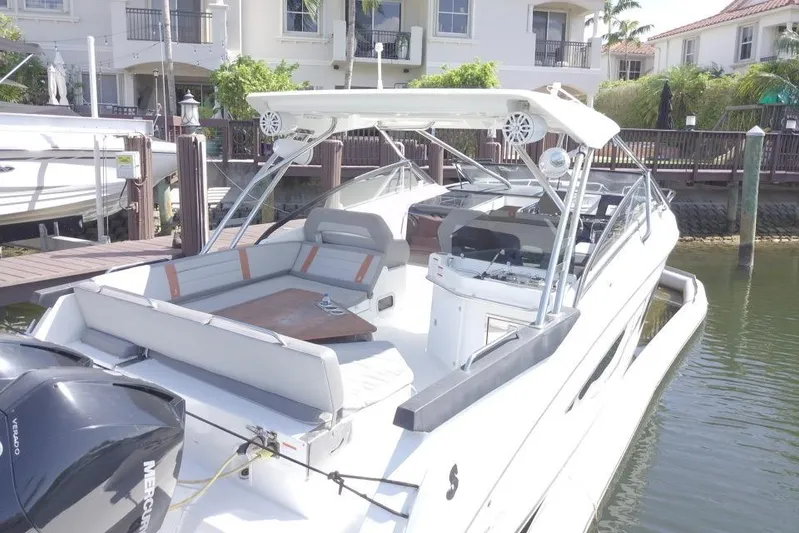  Yacht Photos Pics 2020 Beneteau 32' Flyer 10