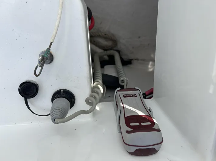  Yacht Photos Pics 2020 Beneteau 32' Flyer 10