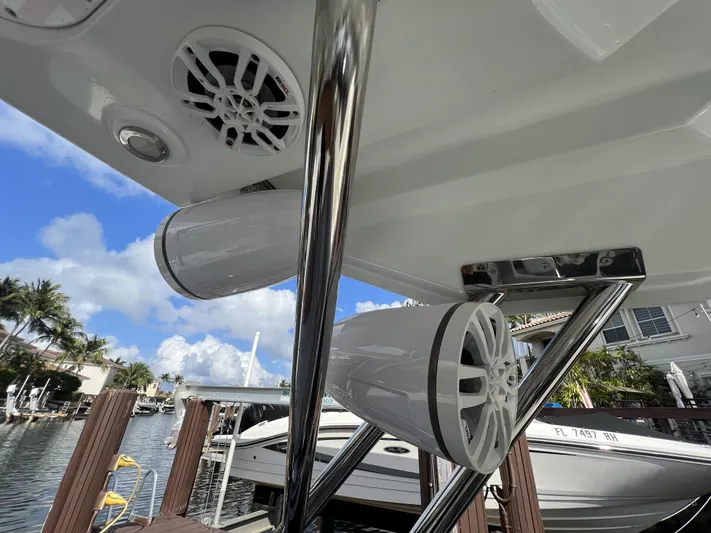  Yacht Photos Pics 2020 Beneteau 32' Flyer 10