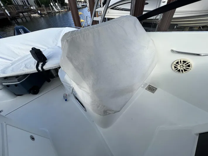  Yacht Photos Pics 2020 Beneteau 32' Flyer 10