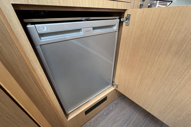  Yacht Photos Pics 2020 Beneteau 32' Flyer 10