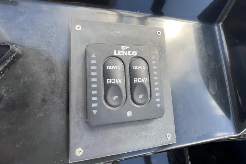  Yacht Photos Pics 2020 Beneteau 32' Flyer 10