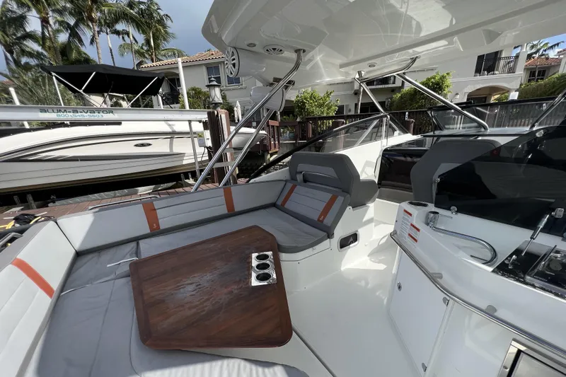  Yacht Photos Pics 2020 Beneteau 32' Flyer 10