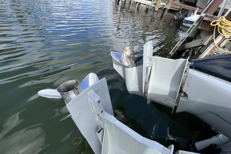  Yacht Photos Pics 2020 Beneteau 32' Flyer 10