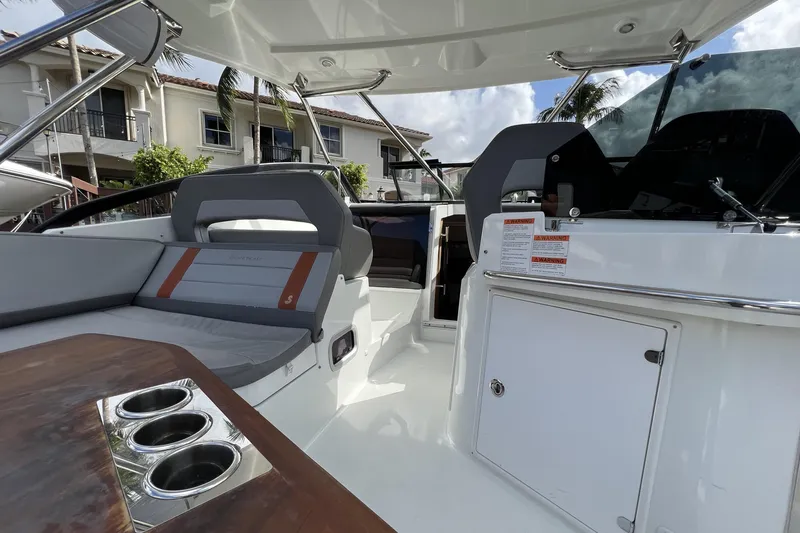  Yacht Photos Pics 2020 Beneteau 32' Flyer 10