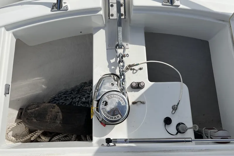  Yacht Photos Pics 2020 Beneteau 32' Flyer 10