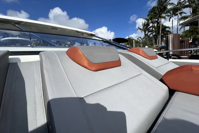  Yacht Photos Pics 2020 Beneteau 32' Flyer 10