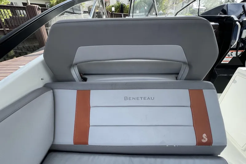  Yacht Photos Pics 2020 Beneteau 32' Flyer 10