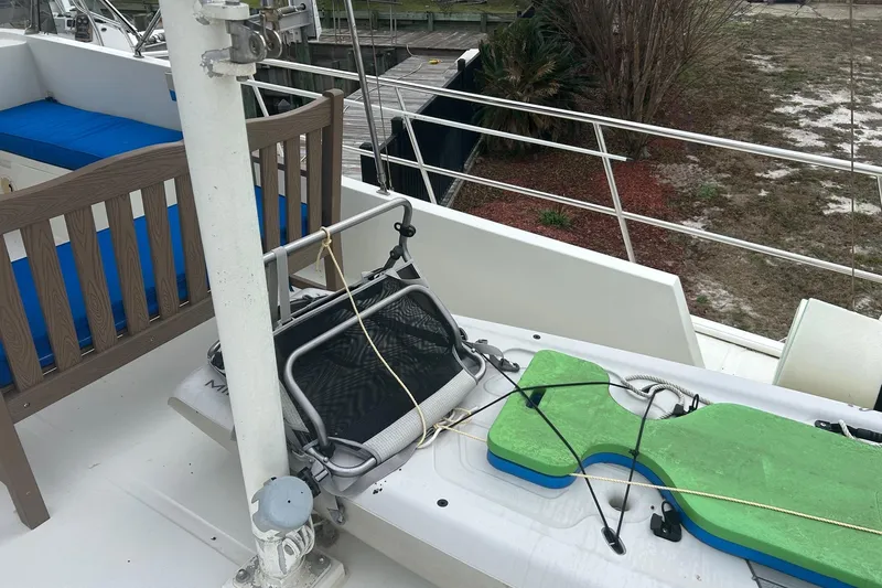  Yacht Photos Pics Deck of 2006 Mariner Orient boat with seating and equipment.