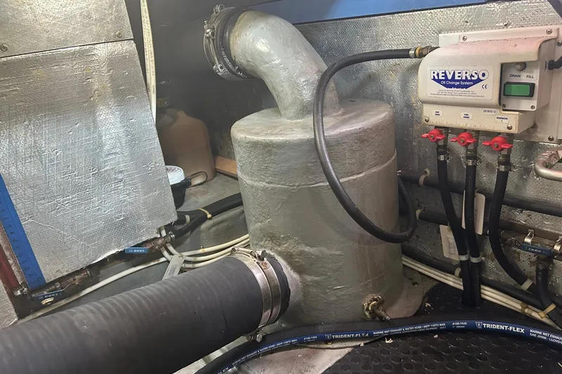  Yacht Photos Pics Engine room of 2006 Mariner Orient with Reverso oil change system and Trident-Flex hoses.