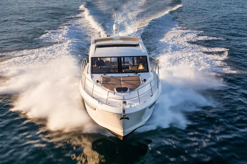 Aquaholique Yacht Photos Pics Manufacturer Provided Image: 2017 Sea Ray Sundancer 460 cruising on open water.