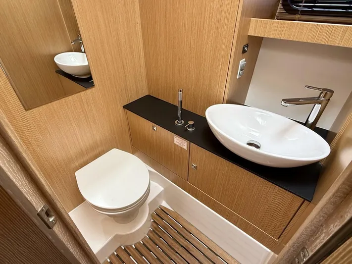  Yacht Photos Pics 2022 Bavaria Sr41 - Image 36