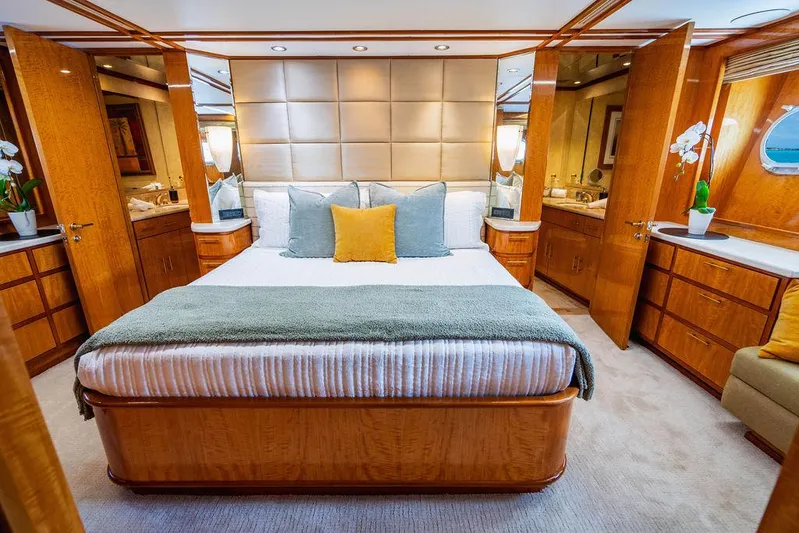 Carpe Diem Yacht Photos Pics Luxurious master bedroom on a 2001 Intermarine Raised Pilothouse yacht.